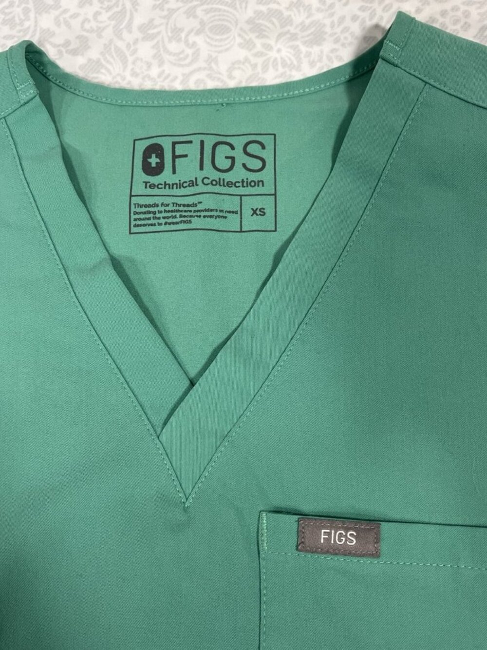 FIGS Catarina Scrub Top Womens XS Green V-Neck 1 Pocket FW1000 - Picture 2 of 5
